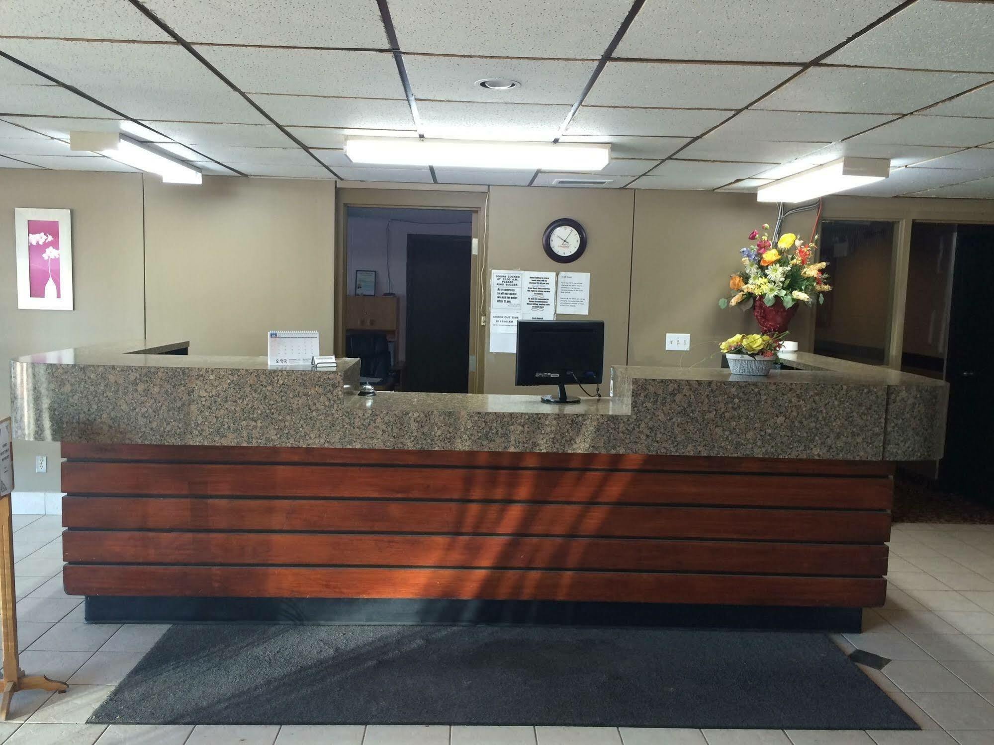 Midtown Motor Inn Bonnyville Exterior foto